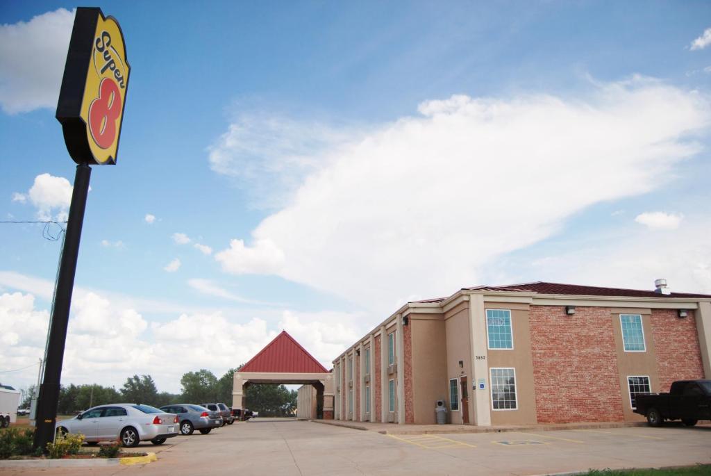 Super 8 By Wyndham Oklahoma City Exterior photo