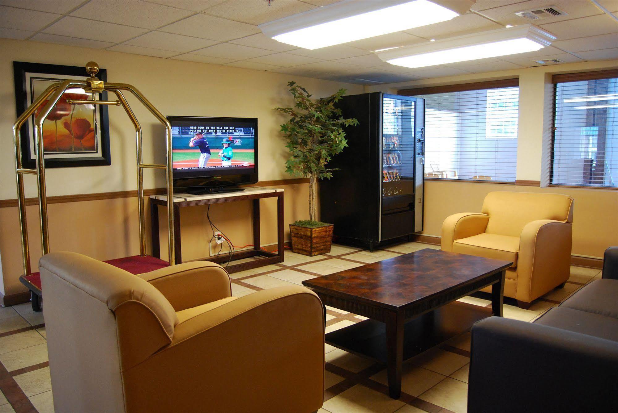 Super 8 By Wyndham Oklahoma City Exterior photo